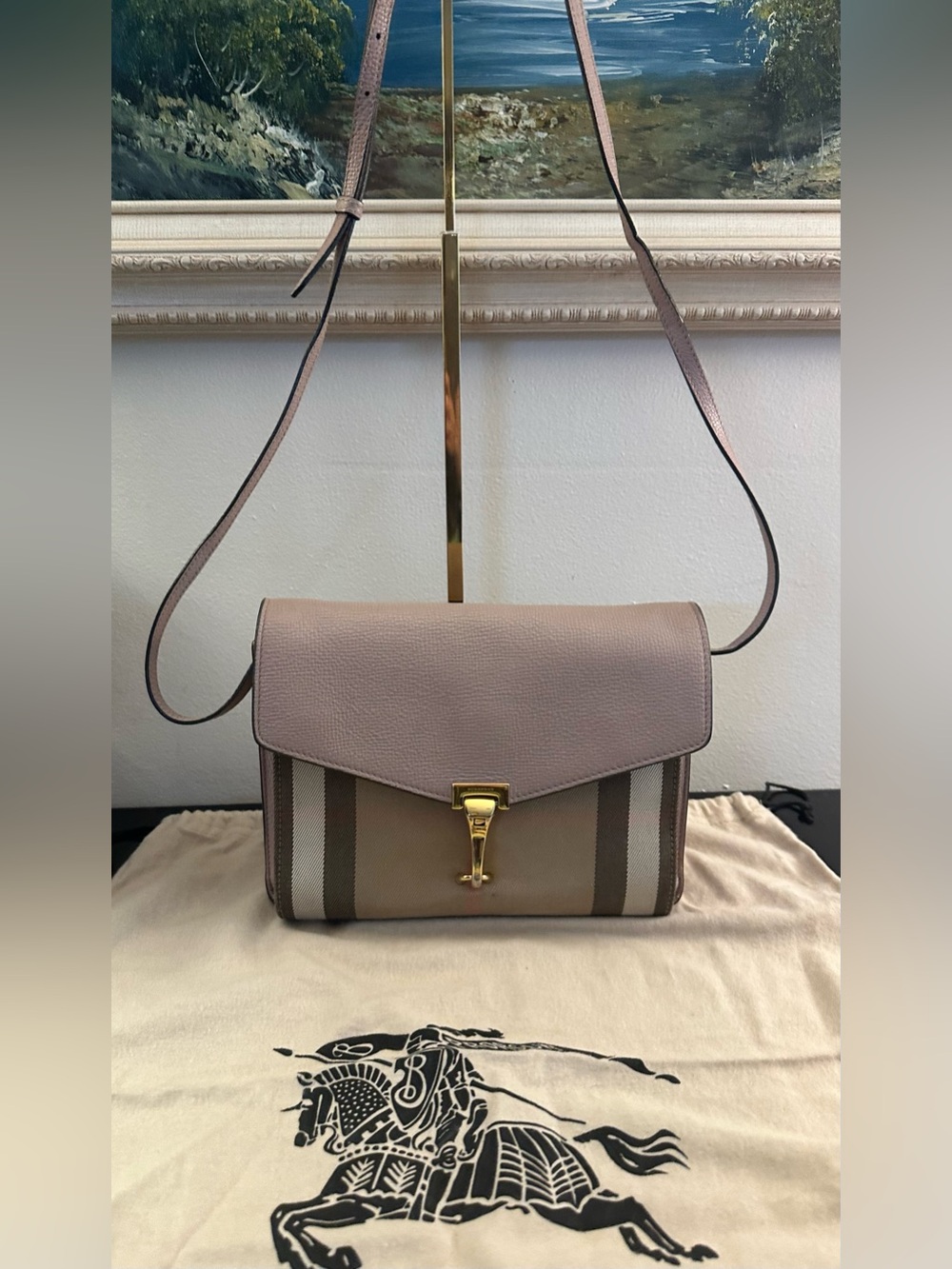Burberry Derby Calfskin House Check Small Macken Crossbody Bag Pale Orchid - Picture 4 of 15